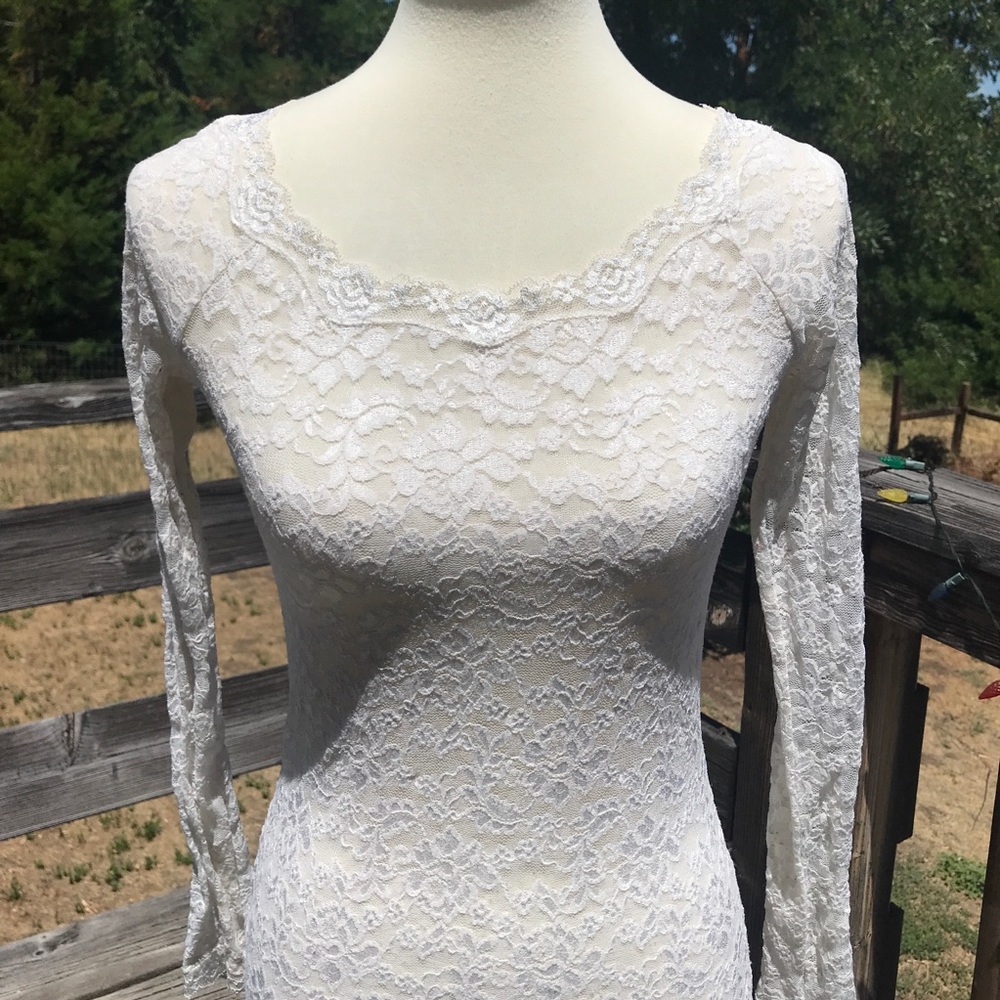 MODA Sheer Lace Long Sleeve Top Small
